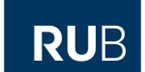Weiße Schrift "RUB" auf dunkelblauem Hintergrund.