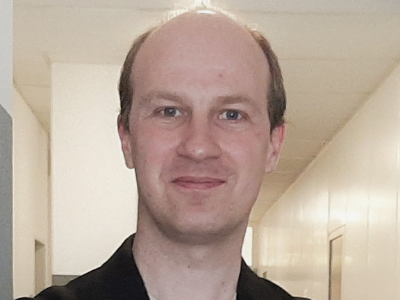 PD Dr. Steffen Wild Porträt von PD Dr. Steffen Wild. Mann mit kurzen hellen Haaren lächelt in die Kamera